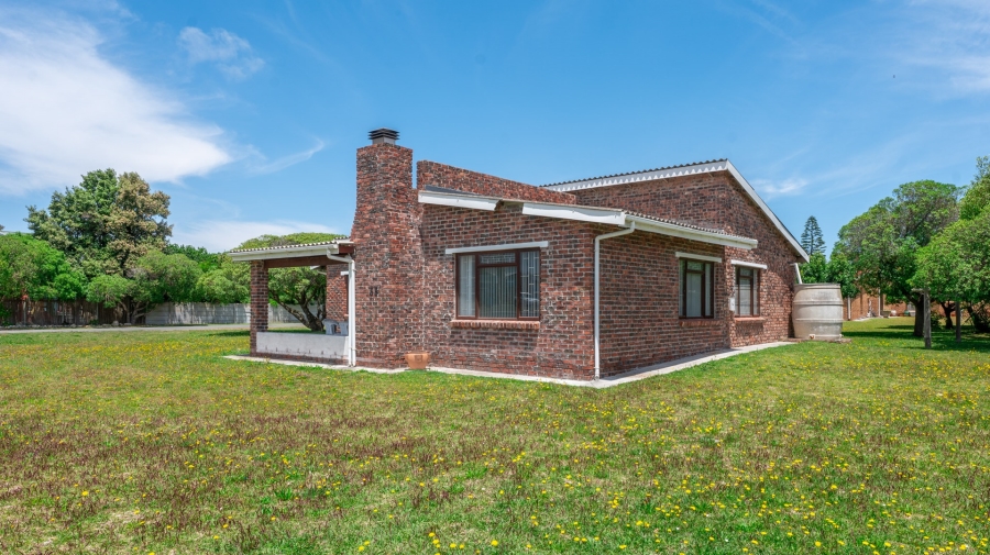 4 Bedroom Property for Sale in Struisbaai Western Cape